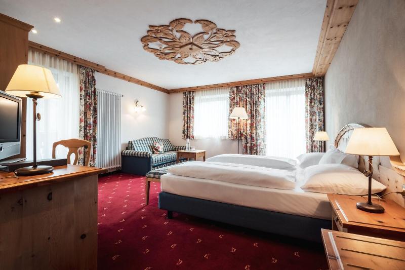 Kristallhotel Corona-Krone Al Plan di Mareo Buitenkant foto