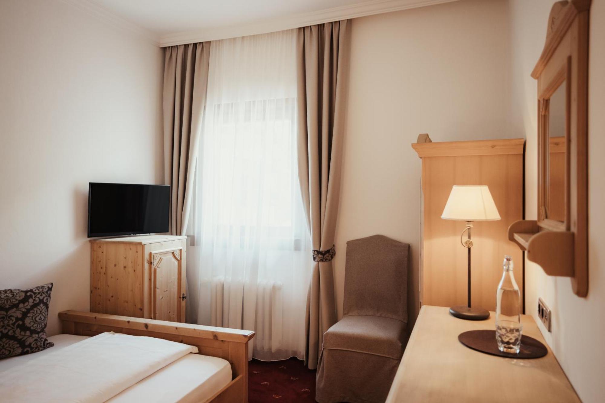 Kristallhotel Corona-Krone Al Plan di Mareo Buitenkant foto